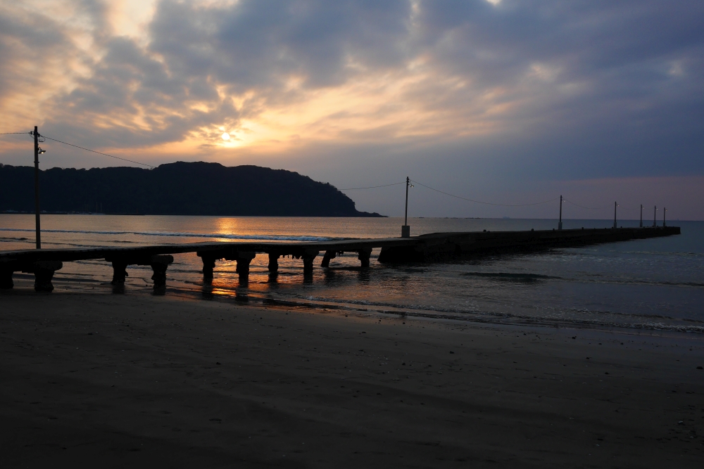 撮影したのは2月。夏になると、桟橋の先端方向に日が沈むそうです。